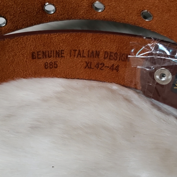 Brown Genuine Leather Belts - Picture 2 of 4